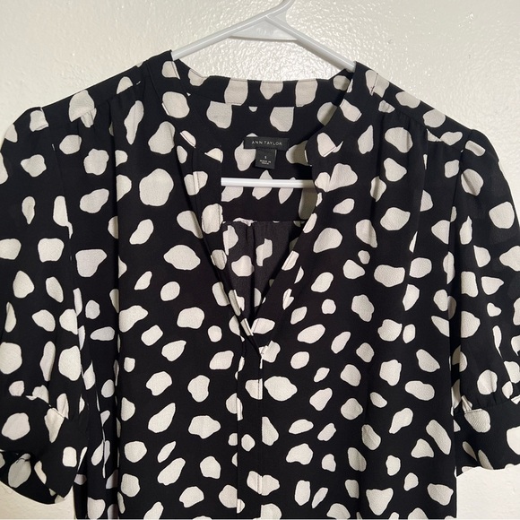 Ann Taylor Blouse Black White Dots S - Picture 3 of 12